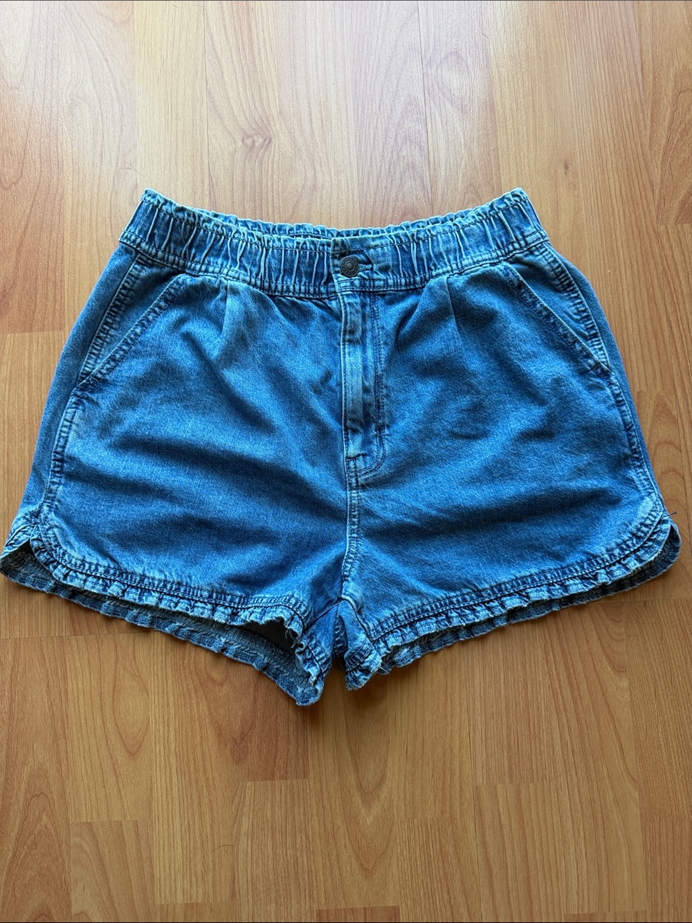 American Eagle Denim Mom Shorts Stretchy Waist Ruffle Hem Size 6